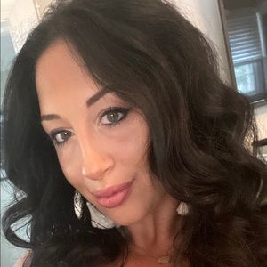 Meet your Posher, Leah v